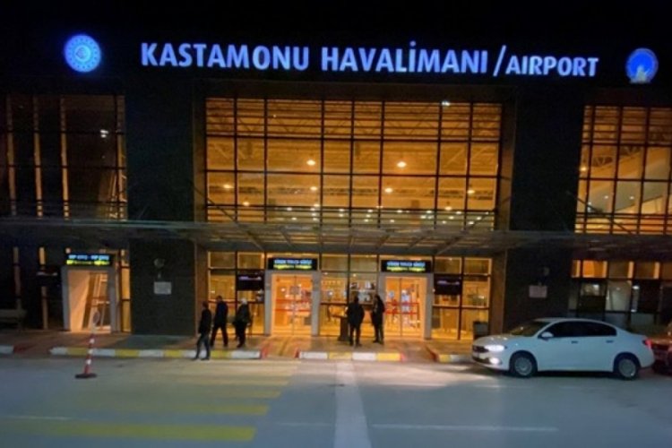 Umre kafilesini taşıyan u&ccedil;akta ş&uuml;pheli paket alarmı