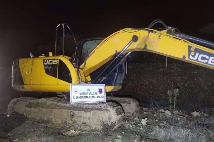 Manisa'da ka&ccedil;ak kazıya jandarmadan su&ccedil;&uuml;st&uuml;