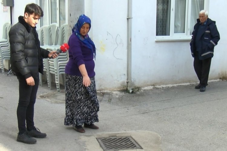 Bursa'da 33 yıllık eşi kavgayı ayırırken atılan beton par&ccedil;asıyla g&ouml;zlerinin &ouml;n&uuml;nde &ouml;ld&uuml;