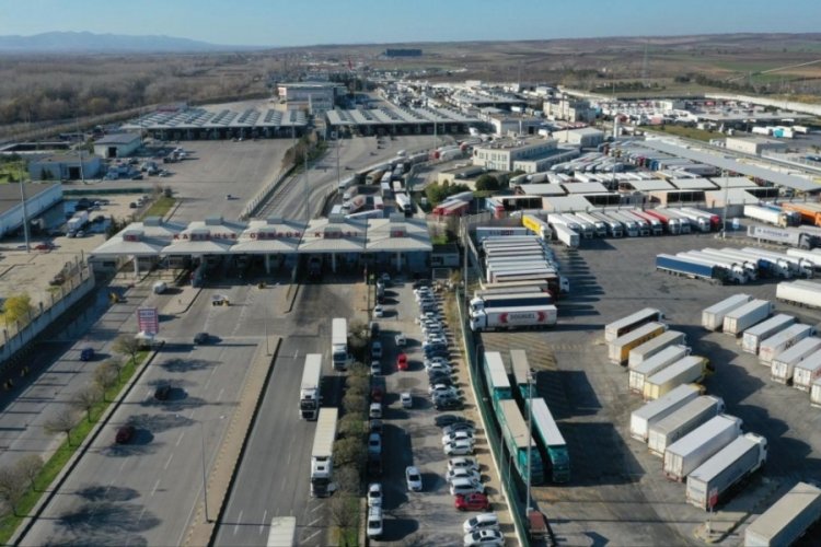Sınır kapılarından giriş-&ccedil;ıkış yapan ara&ccedil; sayısı 39 milyonu aştı