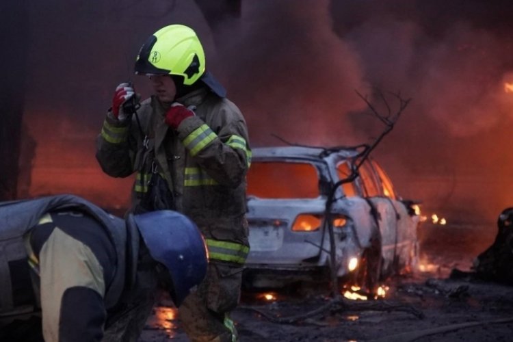 Rusya, &uuml;&ccedil; kente birden f&uuml;ze yağdırdı: 5 &ouml;l&uuml;, 42 yaralı
