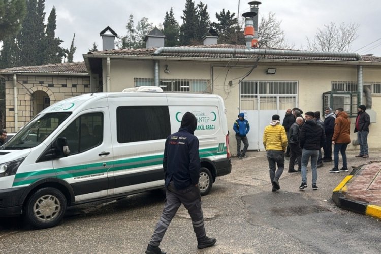 İlk iş g&uuml;n&uuml;yd&uuml;: Gaziantep'te y&uuml;k asans&ouml;r&uuml;nden d&uuml;şen 20 yaşındaki iş&ccedil;i hayatını kaybetti