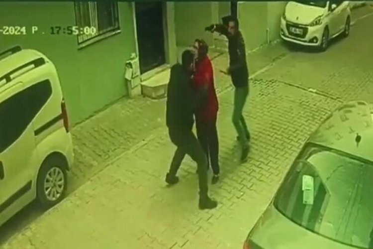 İzmir'deki silahlı kavgada kalkan olarak kullanılan kadın: Beni bırakması i&ccedil;in yalvardım