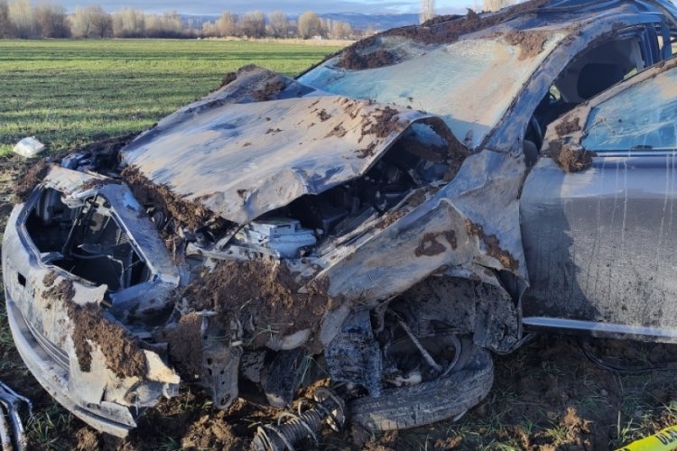 Sivas'ta otomobil tarlaya u&ccedil;tu! 1 &ouml;l&uuml;, 1 yaralı