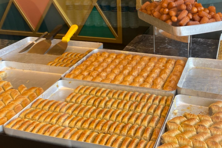 Baklava fiyatları tatlı yiyip tatlı konuşturmuyor