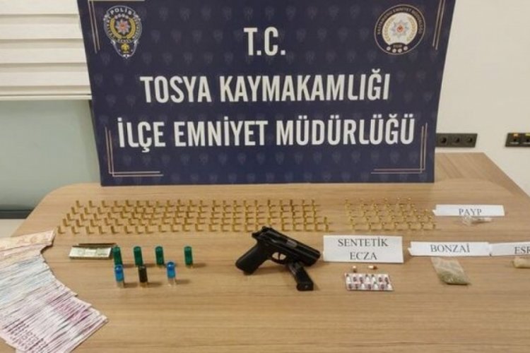 Kastamonu'da uyuşturucu operasyonu! 3 g&ouml;zaltı