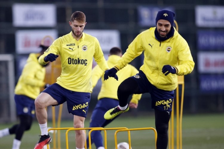 Fenerbah&ccedil;e, Başakşehir ma&ccedil;ı i&ccedil;in kampa girdi