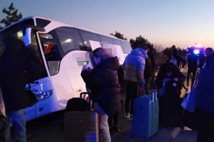 Afyonkarahisar'da otob&uuml;s şarampole devrildi: 11 yaralı