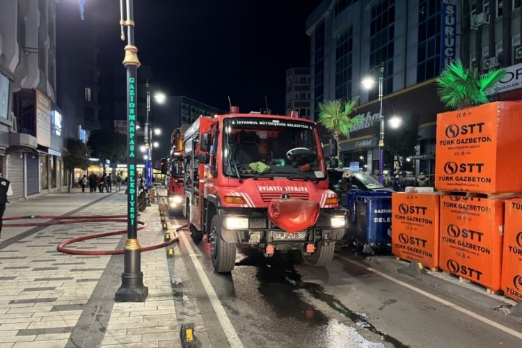 İstanbul'da  9 katlı iş hanının -1. katında yangın &ccedil;ıktı!