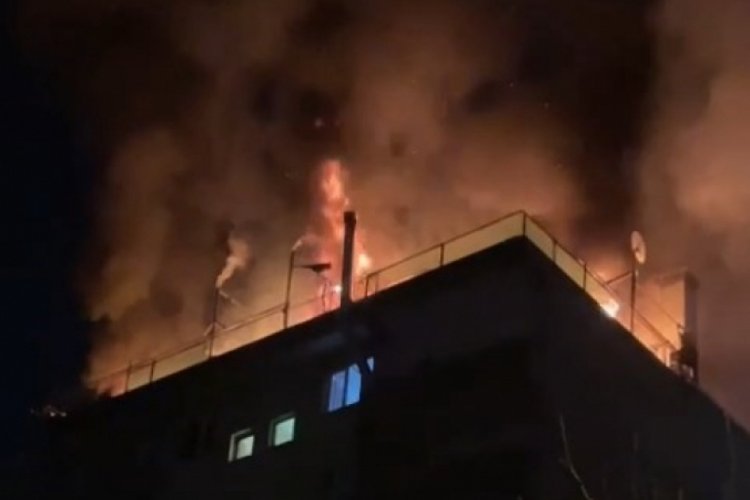 Kocaeli'de binayı ateşe veren şahıs ka&ccedil;maya &ccedil;alışırken yakalandı