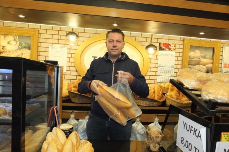 Balıkesirli fırıncı askıda ekmek uygulamasını devam ettiriyor