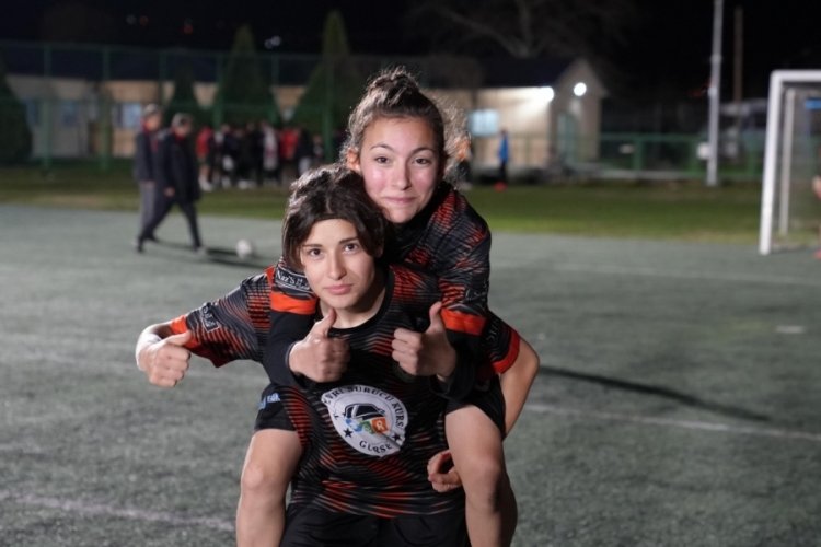 G&uuml;rsu'nun kadın kramponlarına Başkan'dan tam destek