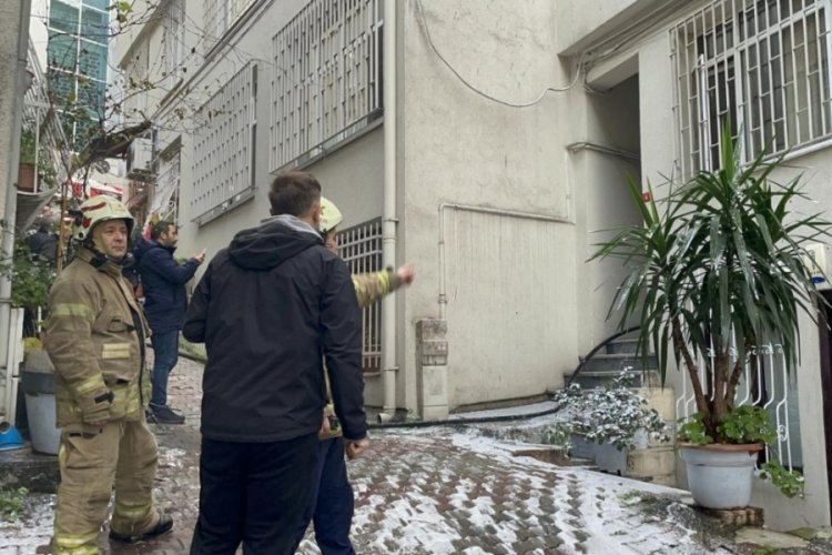 İstanbul'da 5 katlı binada yangın: 1 kişi ağır yaralandı