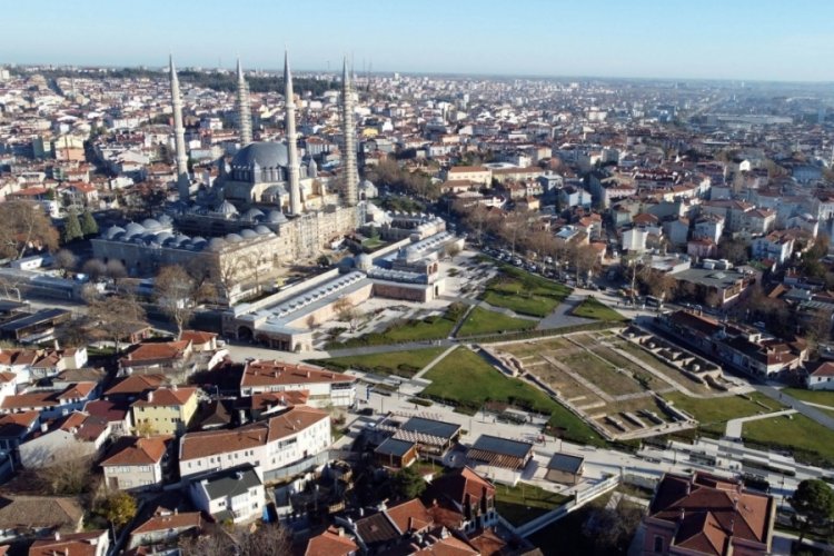 Selimiye Camisi'nin 594 penceresi yenilendi