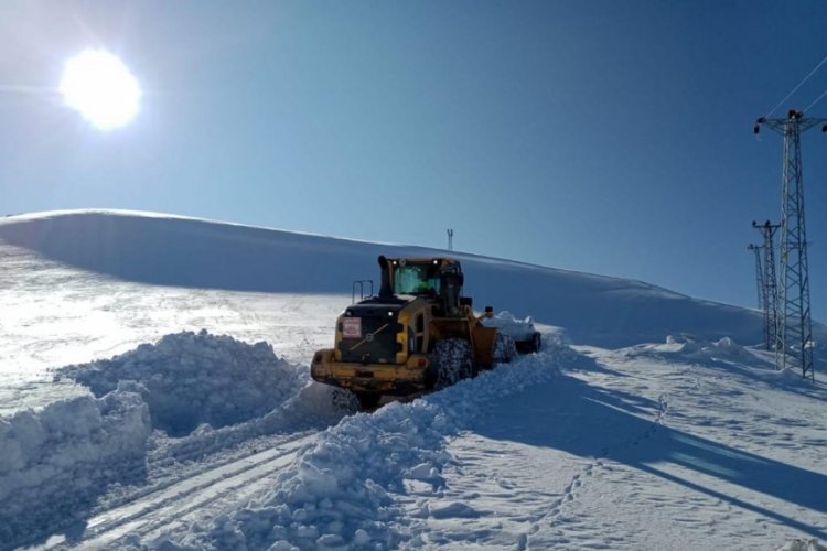 Van'da bir&ccedil;ok yerleşim yerinin yolu ulaşıma kapandı