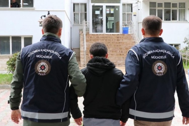 Edirne'de 11 d&uuml;zensiz g&ouml;&ccedil;men yakalandı
