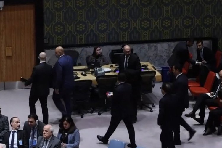 İsrail BMGK'da konuşmaya başladı, diplomatlar salonu terk etti