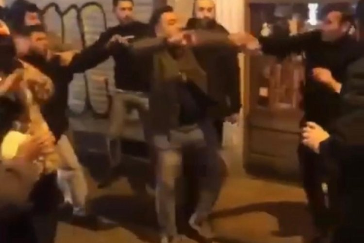 İstanbul Beyoğlu'nda satırlı kavga: Kız arkadaşıma yan baktın