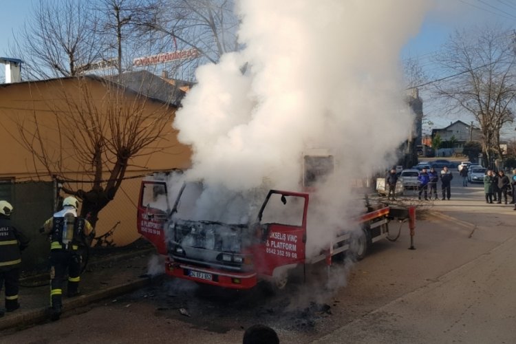 Kocaeli'de &ccedil;ıkan yangında vin&ccedil; kullanılamaz hale geldi