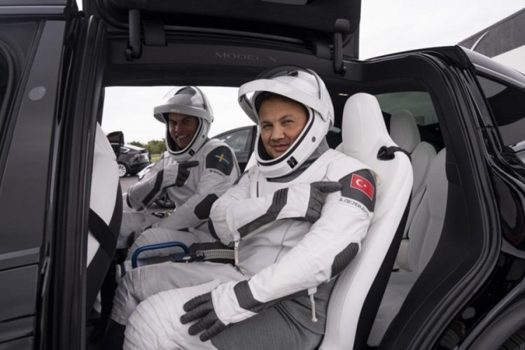 Kazak astronot Ayımbetov, ilk T&uuml;rk astronot Gezeravcı'nın uzay yolculuğunu değerlendirdi