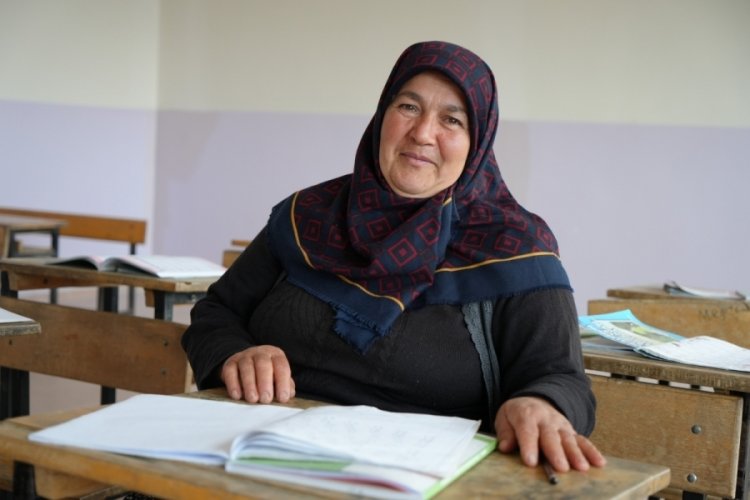 Hayallerinden vazge&ccedil;medi, 60 yıl sonra okuma yazma &ouml;ğrendi