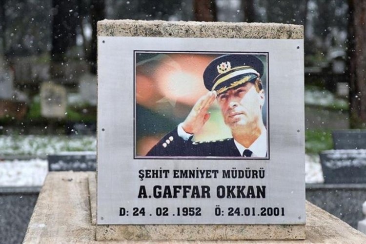 Şehit Emniyet M&uuml;d&uuml;r&uuml; Ali Gaffar Okkan mezarı başında anıldı