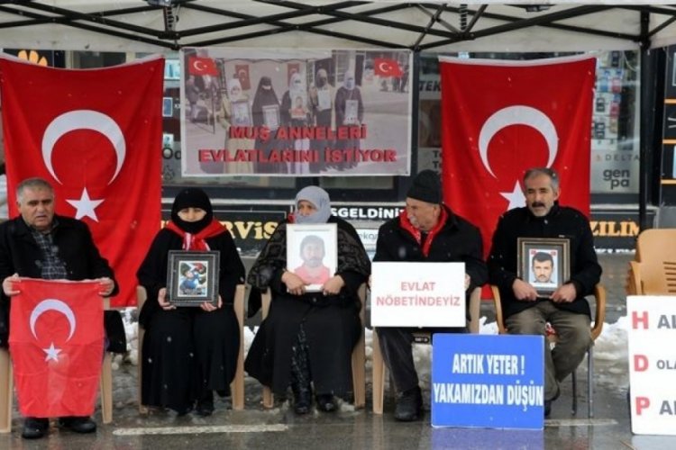 Muşlu annelerin evlat n&ouml;beti devam ediyor