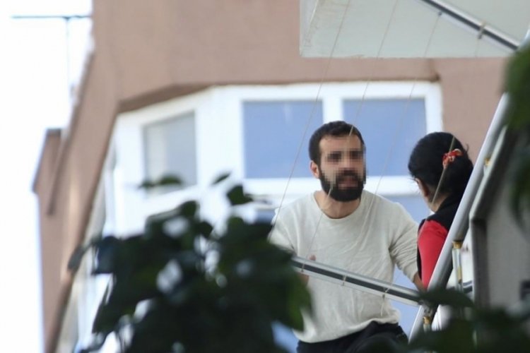 &Ccedil;anakkale'de ailesinin yaşadığı evi yakan cezaevi firarisi 9 saat sonra teslim oldu