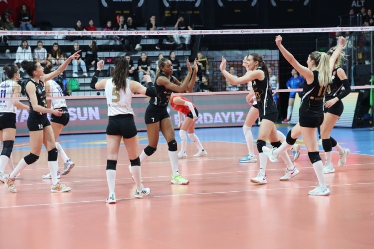 VakıfBank, Muratpaşa Bld. Sigorta Shop karşısında set vermedi