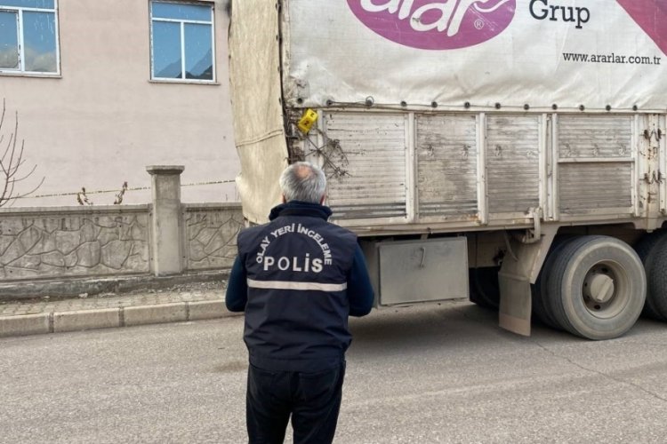 Kayseri'de kamyon ile duvar arasında sıkışan &ccedil;ocuk hayatını kaybetti
