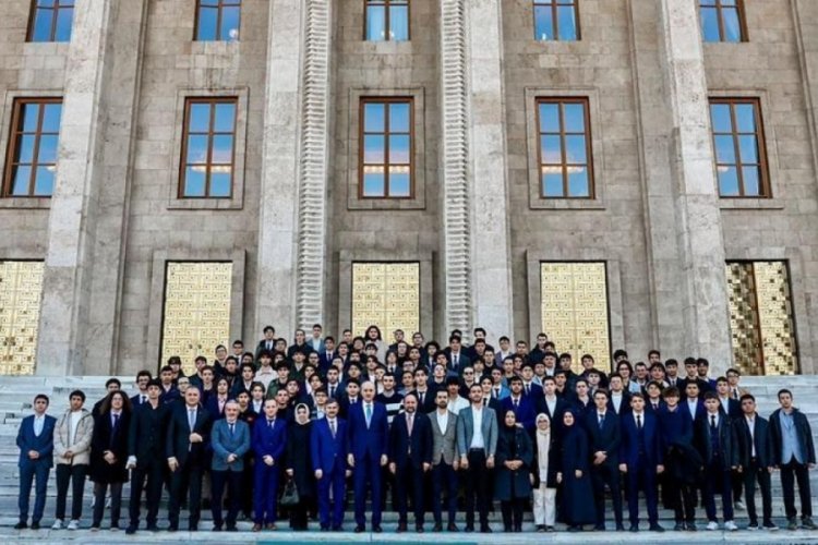 TBMM Başkanı Kurtulmuş, İmam Hatip Lisesi &ouml;ğrencilerini ağırladı