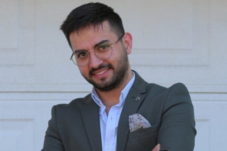 Kadir Ezildi aldığı &ouml;l&uuml;m haberiyle şoka uğradı