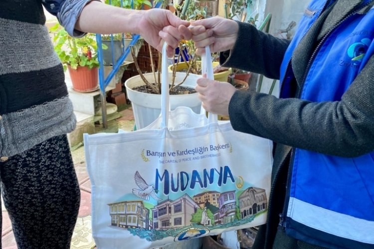 Bursa Mudanya Belediyesi'nden emeklilere gıda desteği