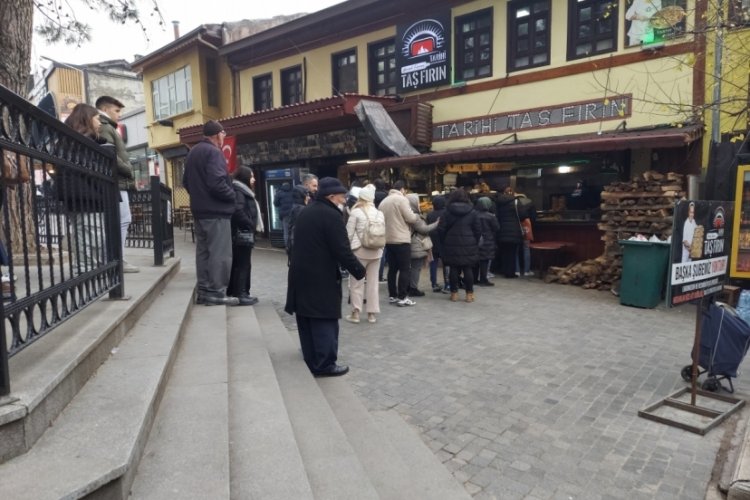 Bursa'da Tarihi Abdal Meydanı'nda sabah yoğunluğu