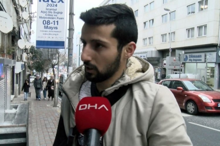 Kuryeye &ccedil;arpıp otomobilden indi 'aracı ne hale getirdin' dedi