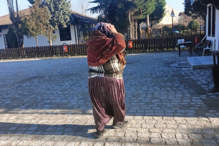 D&uuml;zce'de dilenciye para cezası kesildi