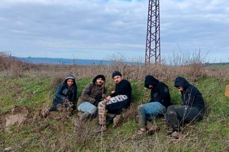 Edirne'de 21 d&uuml;zensiz g&ouml;&ccedil;men yakaladı
