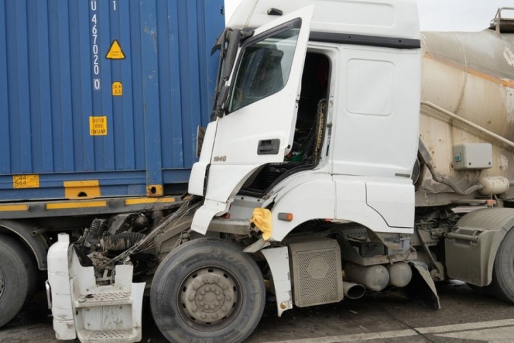 İstanbul'da direksiyon başında uyuyakalan beton mikseri şof&ouml;r&uuml; faciaya sebep oldu