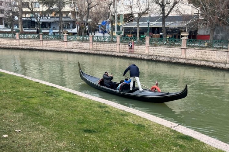 Eskişehir'de soğuk hava gondol keyfini engellemiyor