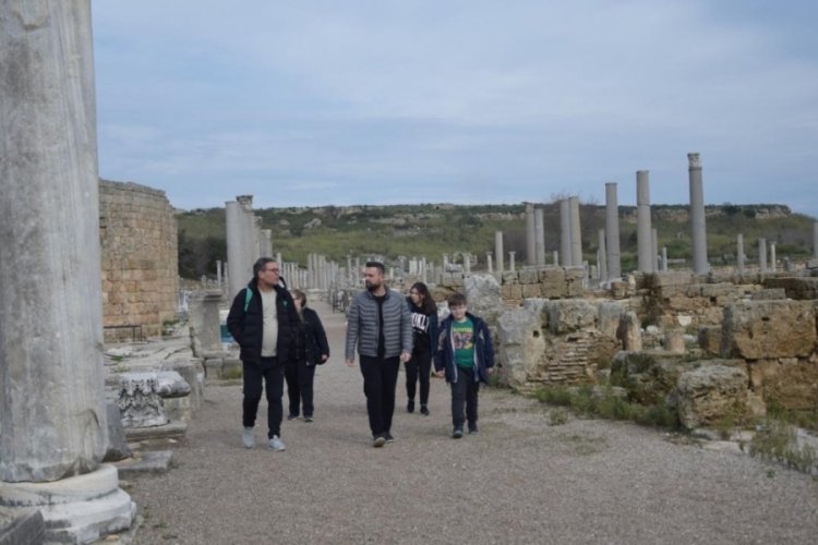 Antalya'da Perge Antik Kenti'ne ziyaret&ccedil;i sayısı arttı
