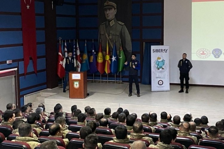 Bursa Emniyet M&uuml;d&uuml;rl&uuml;ğ&uuml;'nden 100 personele farkındalık eğitimi