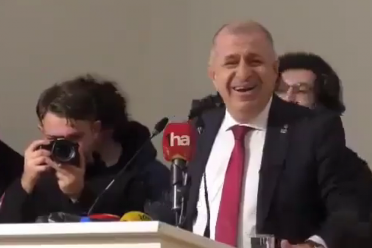 &Uuml;mit &Ouml;zdağ'ın fotoğrafını &ccedil;eken gazeteciye verdiği yanıt g&uuml;ndem oldu!