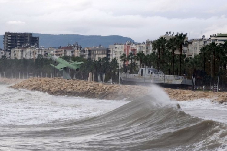 Meteoroloji iki b&ouml;lgede 'fırtına' alarmı verdi