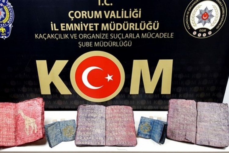 &Ccedil;orum'da 5 el yazması kitap ele ge&ccedil;irildi