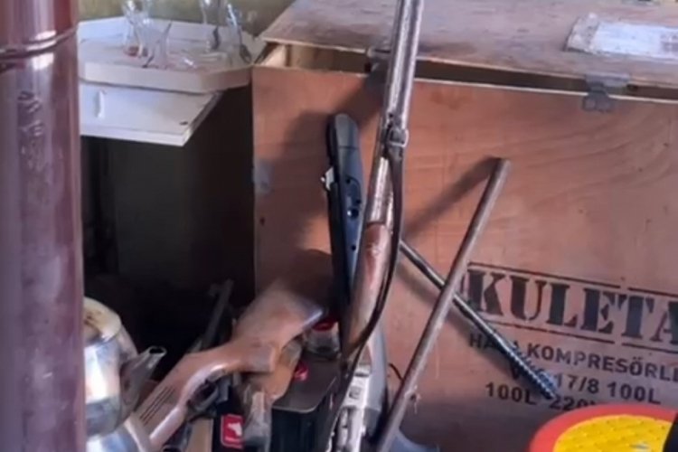 K&uuml;tahya'da tabancaları ger&ccedil;ek silaha &ccedil;eviren şahıs yakalandı