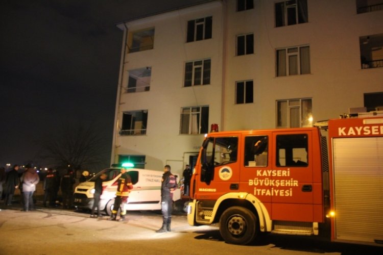 Kayseri'de &ccedil;ıkan yangında 1 kişi hayatını kaybetti! 8 kişi hastaneye kaldırıldı