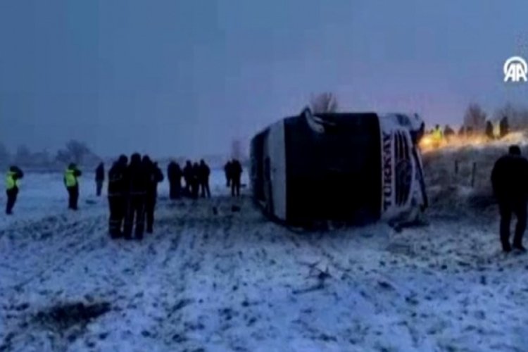 Kastamonu'da otob&uuml;s devrildi: 6 kişi &ouml;ld&uuml;