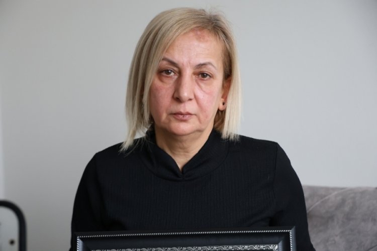 Depremde enkazda kalan ablası ve yeğeninden bir senedir haber bekliyor