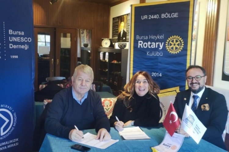 Heykel Rotary ve Bursa Unesco Derneği g&uuml;&ccedil;lerini birleştirdi