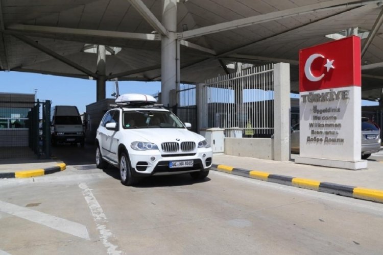 Trakya'daki g&uuml;mr&uuml;k kapılarından 2023'te 5,5 milyona yakın ara&ccedil; ge&ccedil;ti